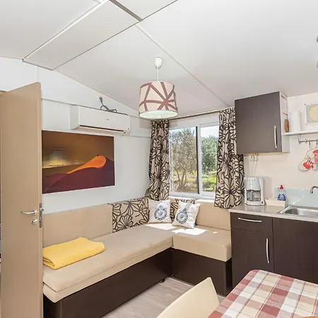 アパート Cozy In Tisno With Kitchen